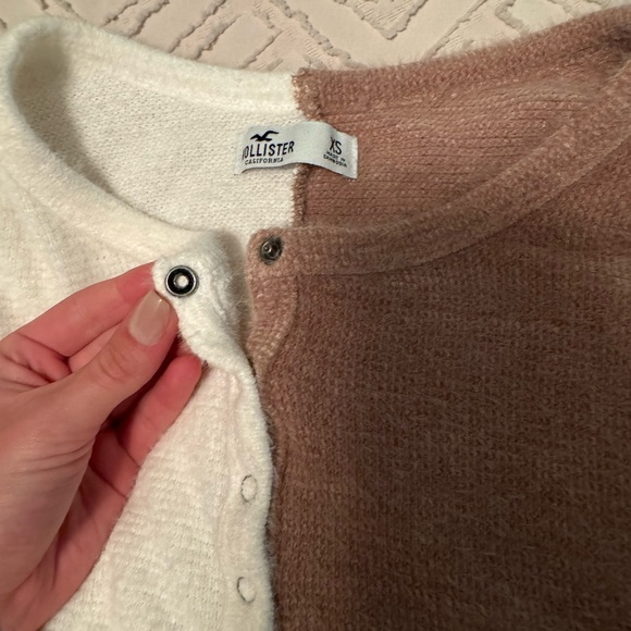 Split Color Cropped Long Sleeve Button-Up Sweater - Picture 4 of 6